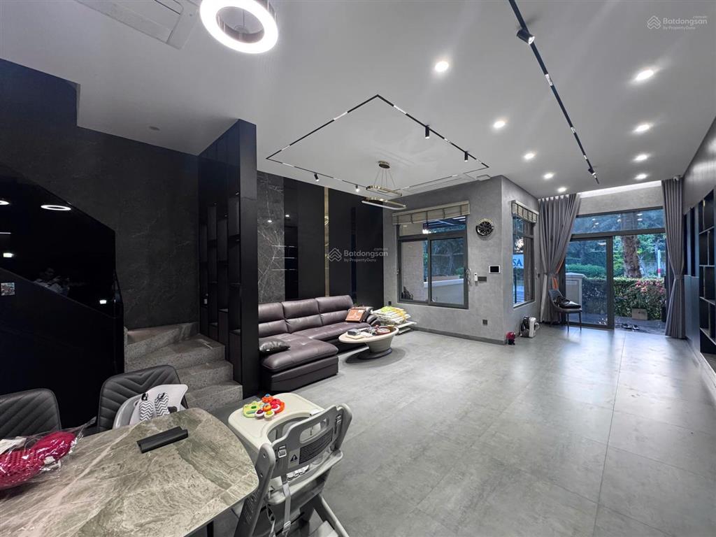 Cần bán căn 75m2  16 tỷ. full nội thất thiết kế. đối diện công viên đường lớn. sổ hồng riêng