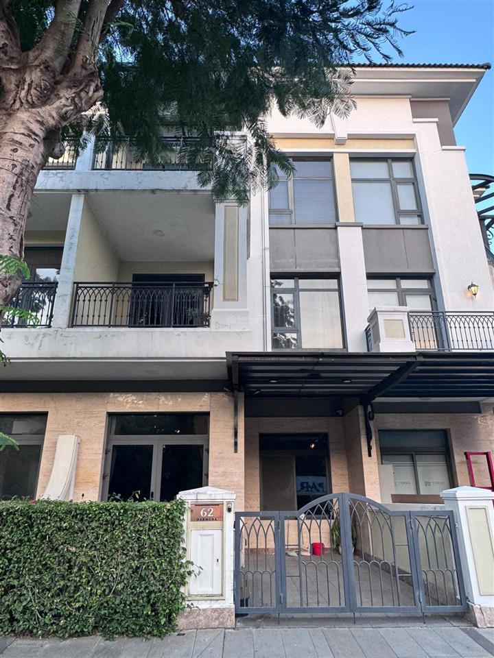 Cần bán căn 75m2  16 tỷ. full nội thất thiết kế. đối diện công viên đường lớn. sổ hồng riêng