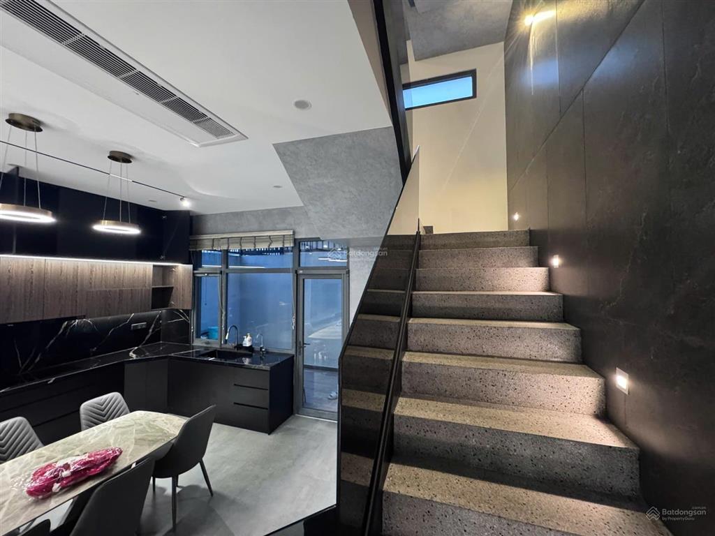 Cần bán căn 75m2  16 tỷ. full nội thất thiết kế. đối diện công viên đường lớn. sổ hồng riêng