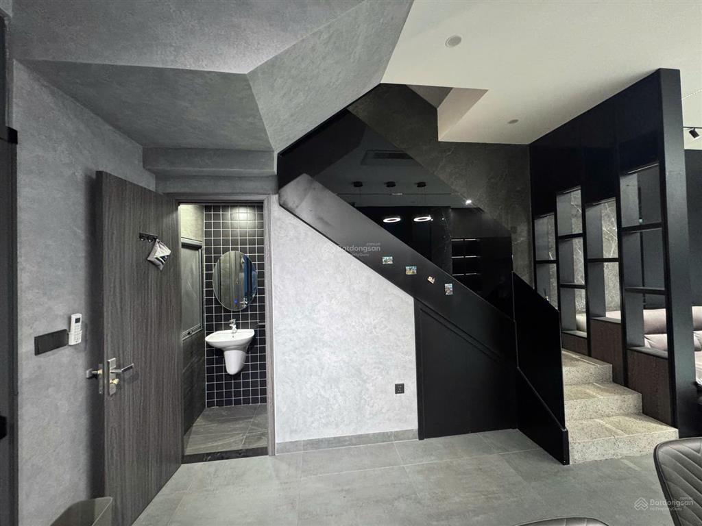 Cần bán căn 75m2  16 tỷ. full nội thất thiết kế. đối diện công viên đường lớn. sổ hồng riêng