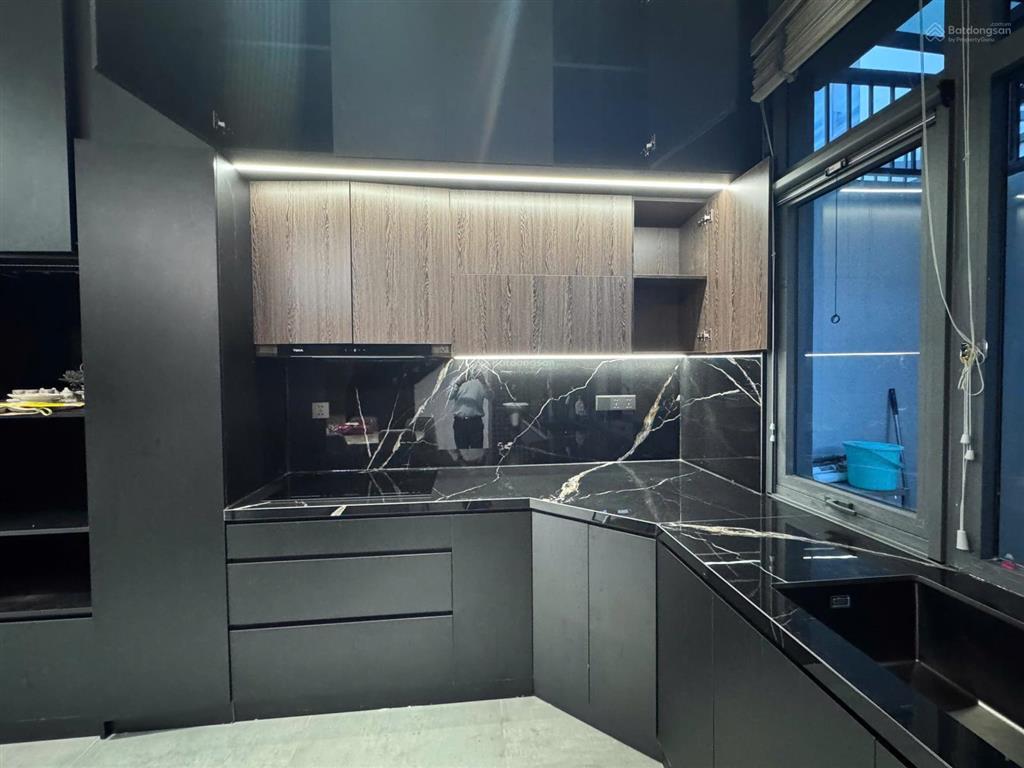 Cần bán căn 75m2  16 tỷ. full nội thất thiết kế. đối diện công viên đường lớn. sổ hồng riêng