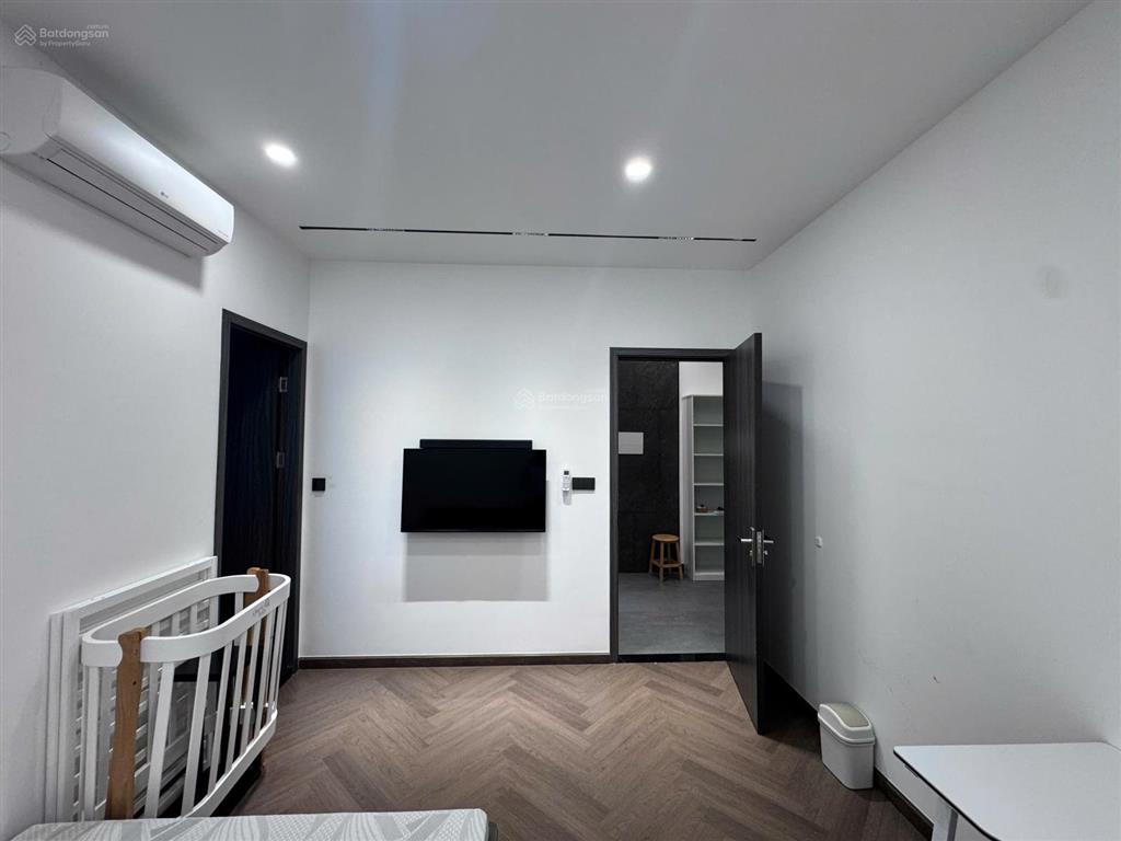 Cần bán căn 75m2  16 tỷ. full nội thất thiết kế. đối diện công viên đường lớn. sổ hồng riêng