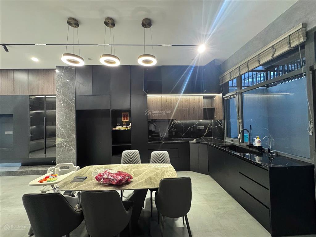 Cần bán căn 75m2  16 tỷ. full nội thất thiết kế. đối diện công viên đường lớn. sổ hồng riêng