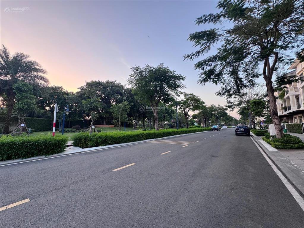 Cần bán căn 75m2  16 tỷ. full nội thất thiết kế. đối diện công viên đường lớn. sổ hồng riêng