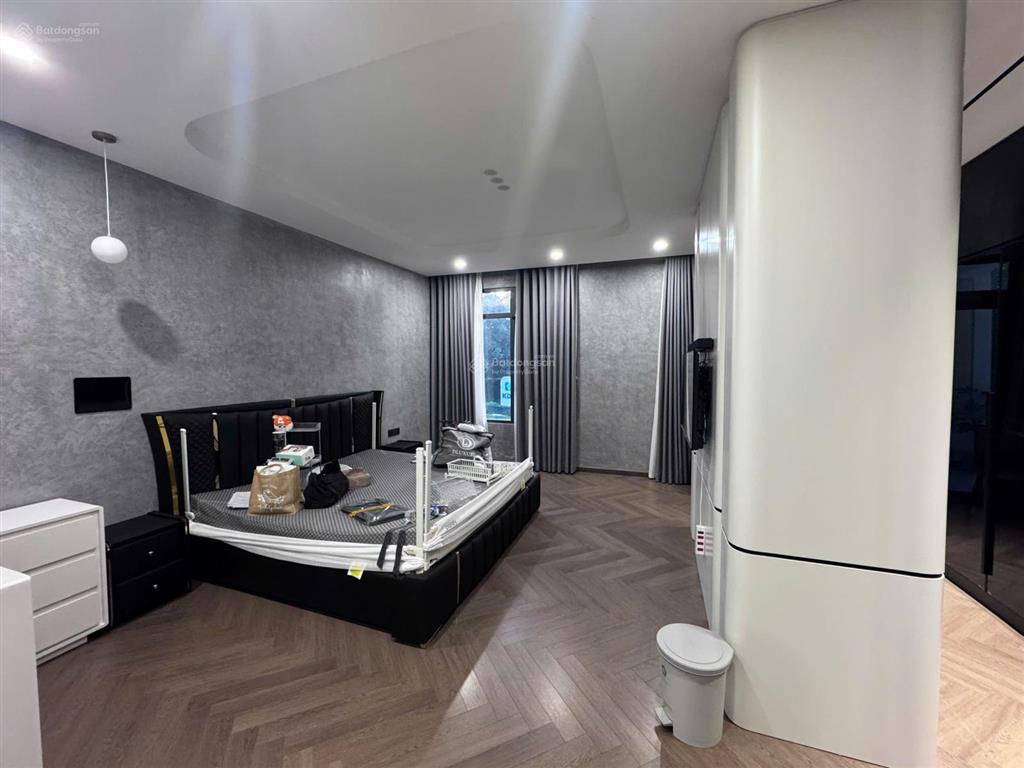 Cần bán căn 75m2  16 tỷ. full nội thất thiết kế. đối diện công viên đường lớn. sổ hồng riêng