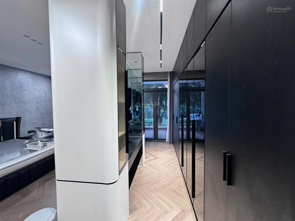 Cần bán căn 75m2  16 tỷ. full nội thất thiết kế. đối diện công viên đường lớn. sổ hồng riêng