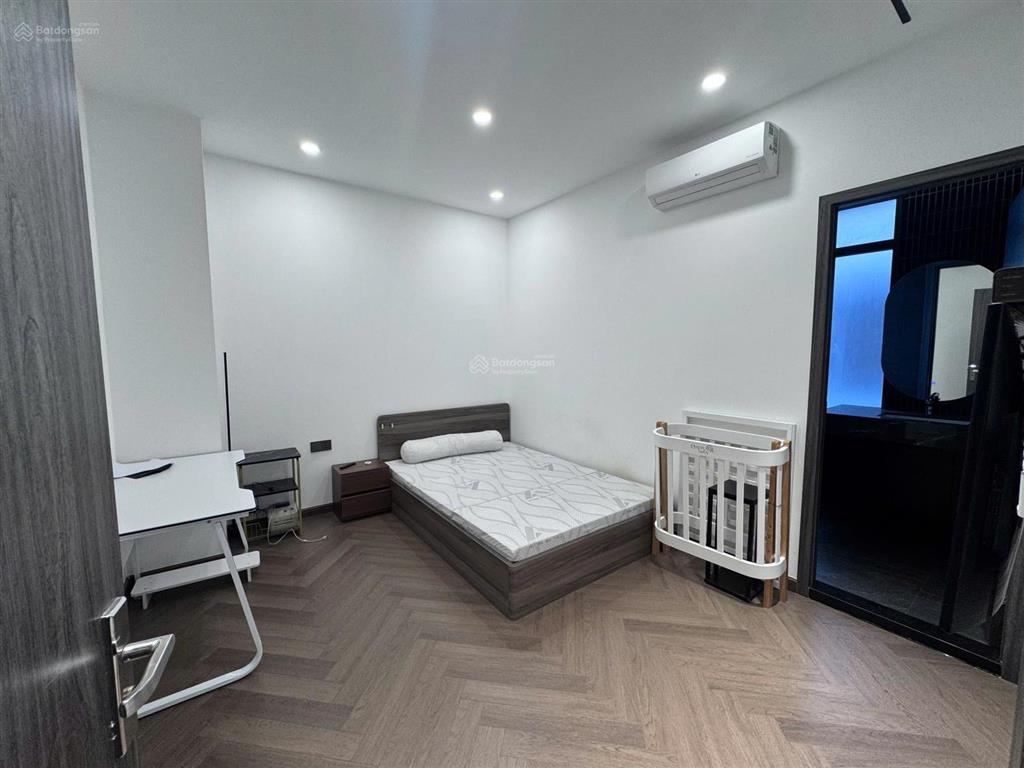 Cần bán căn 75m2  16 tỷ. full nội thất thiết kế. đối diện công viên đường lớn. sổ hồng riêng