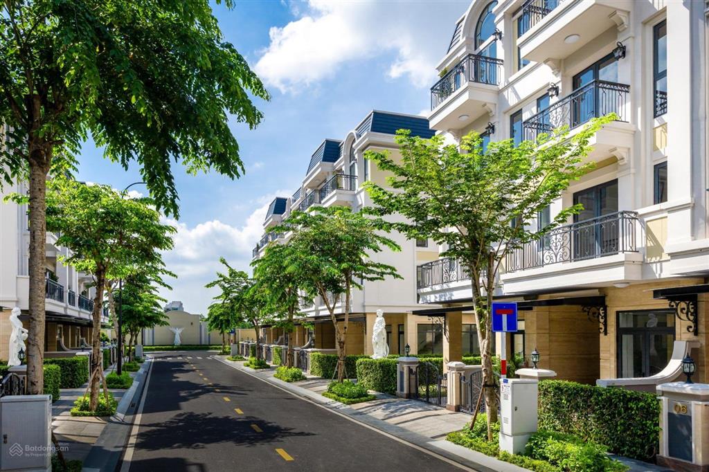 Cho thuê nhanh căn classia 90m2  4 tầng giá 13 triệu/tháng. khu compound 24/24. quản lý bởi cbre