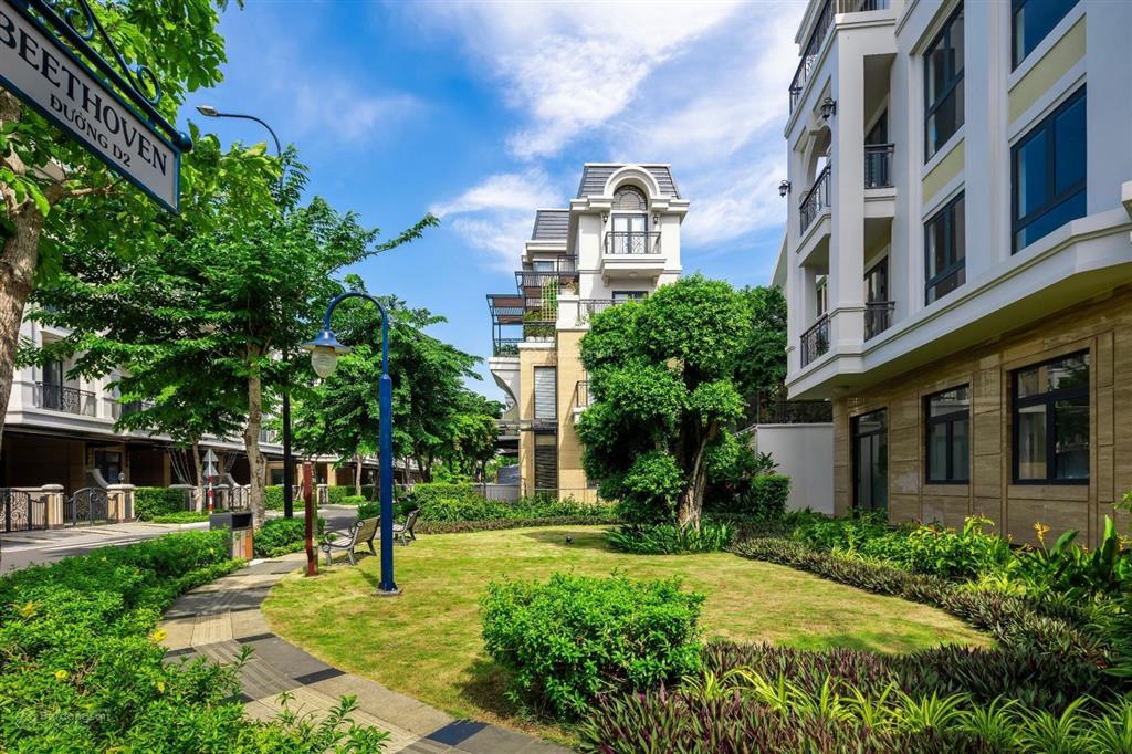 Cho thuê nhanh căn classia 90m2  4 tầng giá 13 triệu/tháng. khu compound 24/24. quản lý bởi cbre