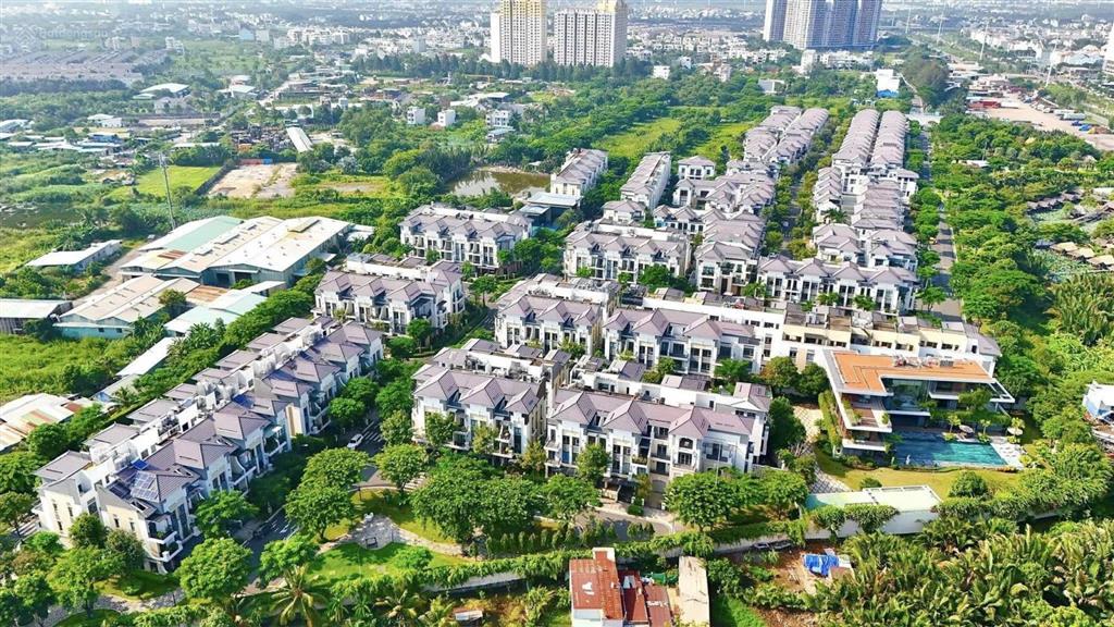 Cần bán căn verosa park dt 75m2  15,5 tỷ đối diện công viên, view thoáng  4 tầng, sổ hồng riêng