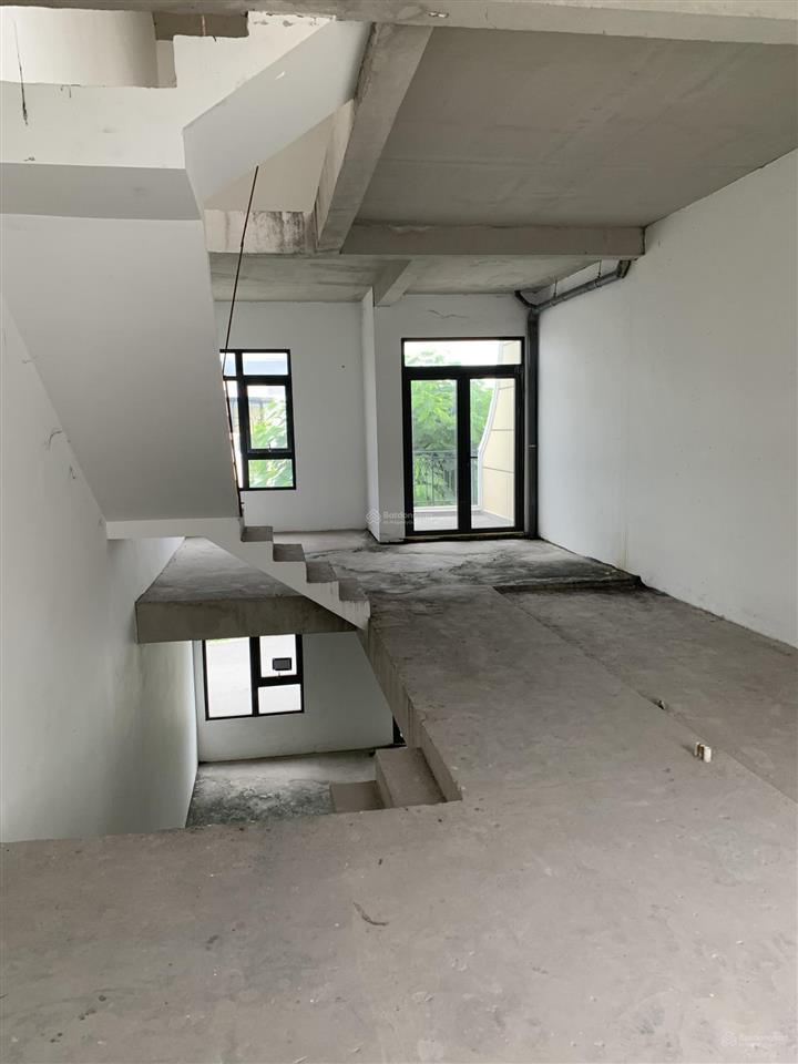 Cần bán căn dt 76m2  giá 14,8 tỷ  2 mặt tiền, gần hồ bơi, gym, công viên. giá tốt tại verosa park