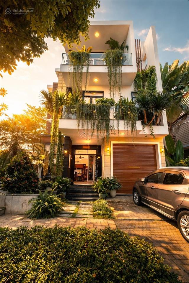 Bán căn đơn lập lucasta 41 tỷ  220m2 full nội thất. sân vườn riêng, cạnh công viên lớn. gọi phước