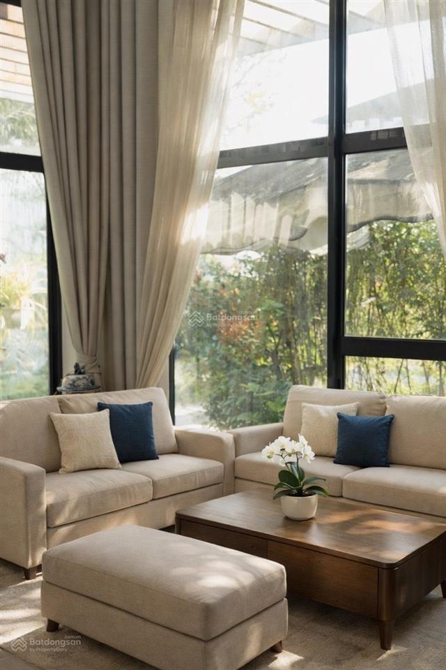 Bán căn đơn lập lucasta 41 tỷ  220m2 full nội thất. sân vườn riêng, cạnh công viên lớn. gọi phước
