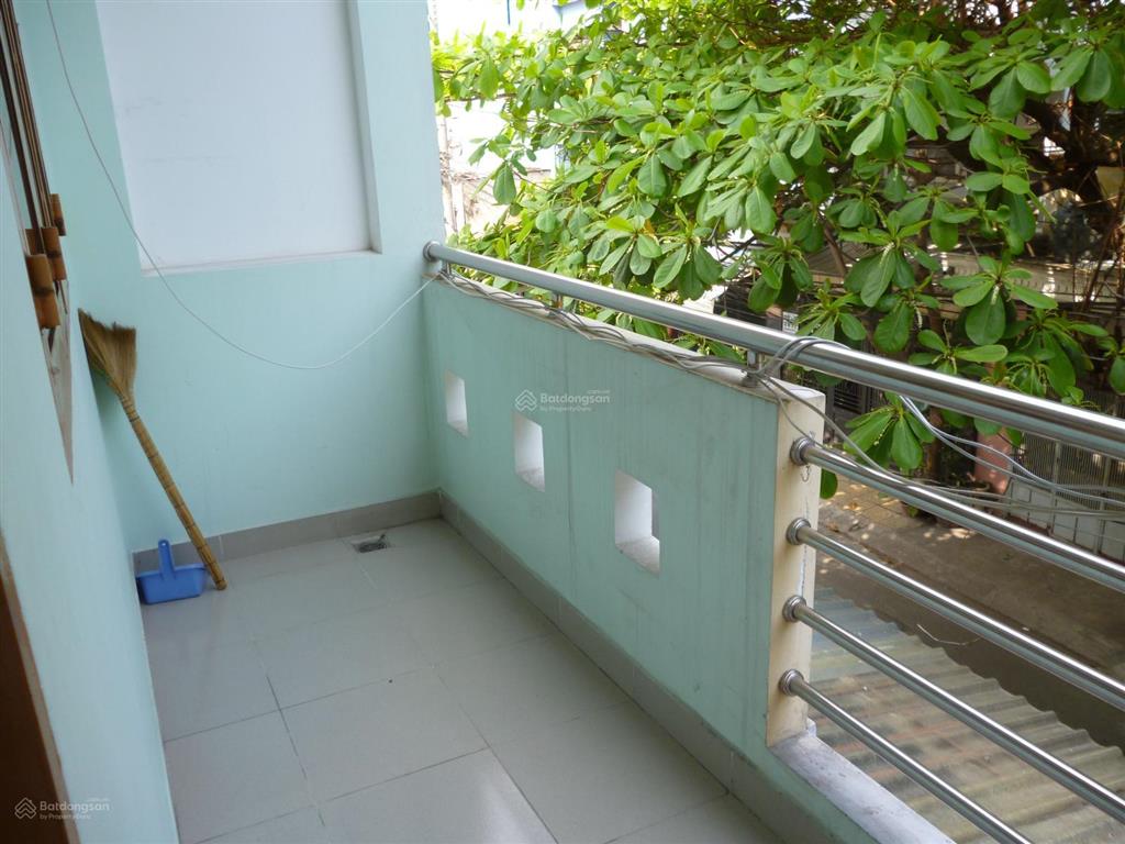 Phòng trọ trong nhà trọ 3 lầu, sạch sẽ, thoáng mát, an ninh, có lối đi riêng, có ban công.