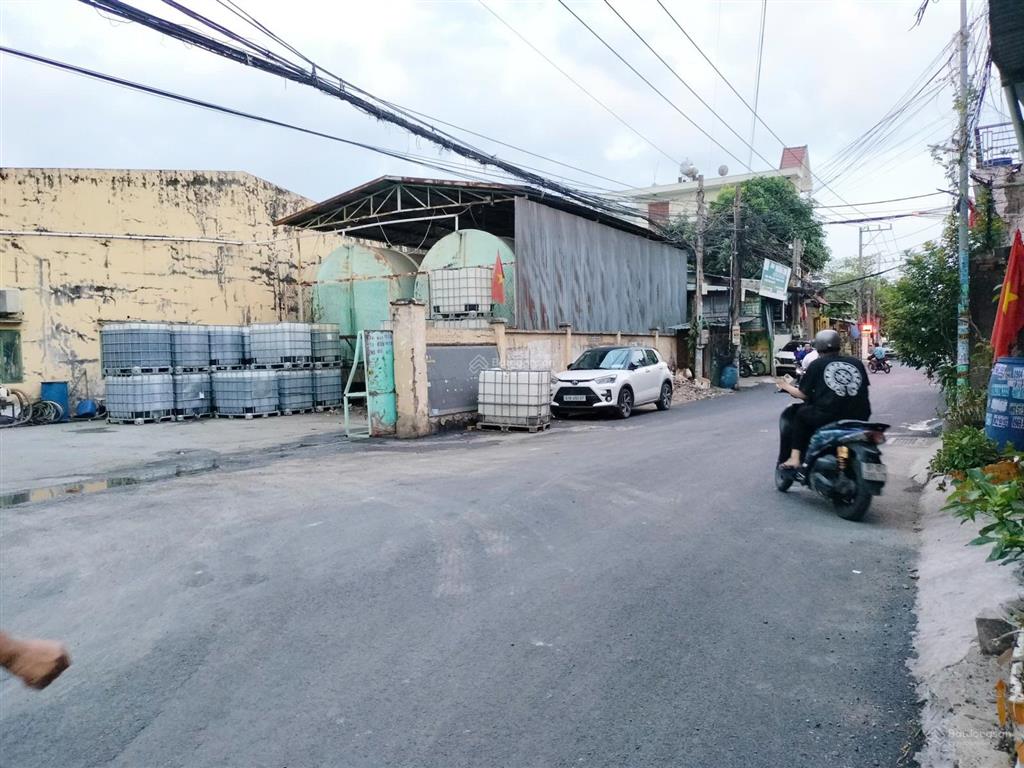Cho thuê nhà ở và kho chứa hàng đường container