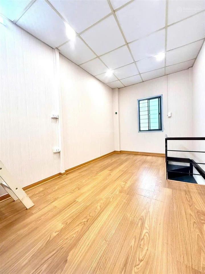 Chính chủ bán nhà quận đống đa giá hơn 2 tỷ, 5 tầng, sổ đỏ riêng không quy hoạch