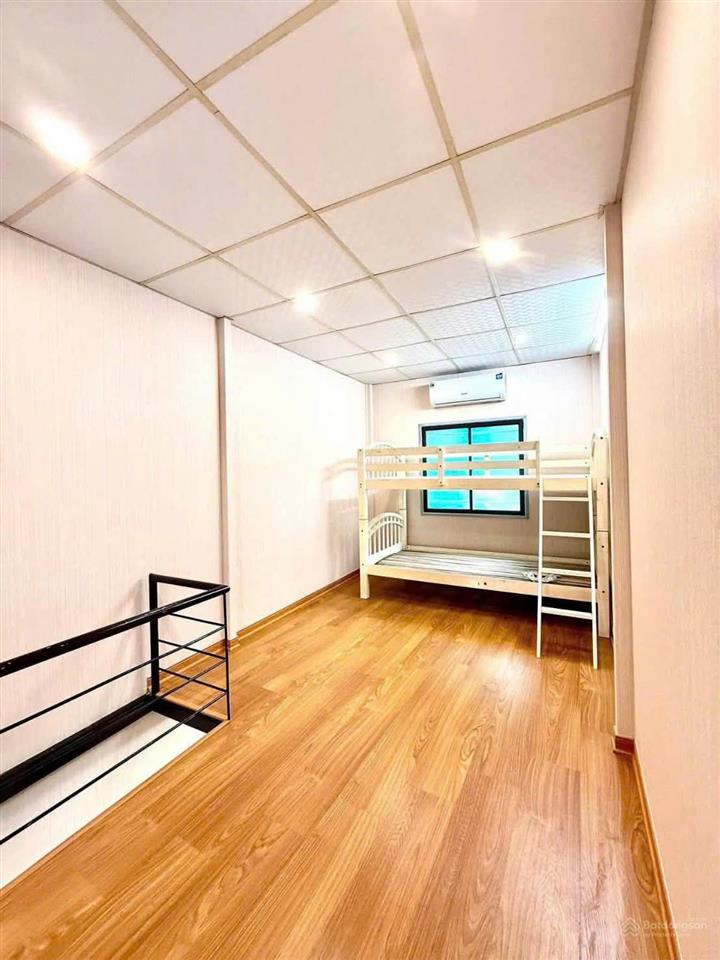 Chính chủ bán nhà quận đống đa giá hơn 2 tỷ, 5 tầng, sổ đỏ riêng không quy hoạch