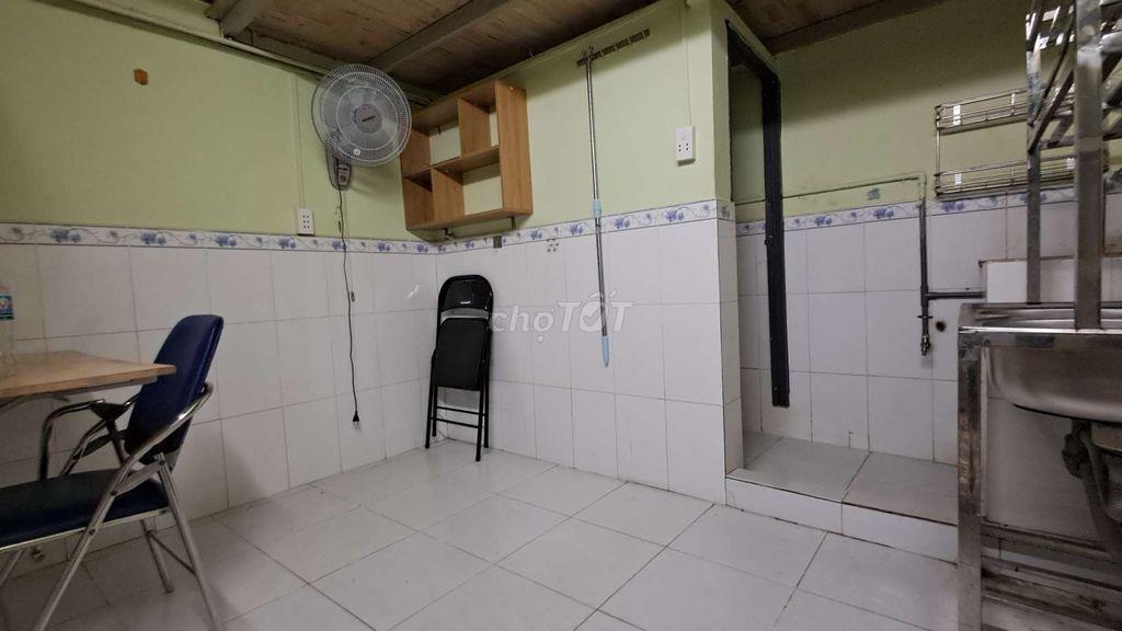 CHÍNH CHỦ CHO THUÊ PHÒNG MÁY LẠNH, CÓ GÁC GẦN ĐƯỜNG PHẠM VĂN ĐỒNG 