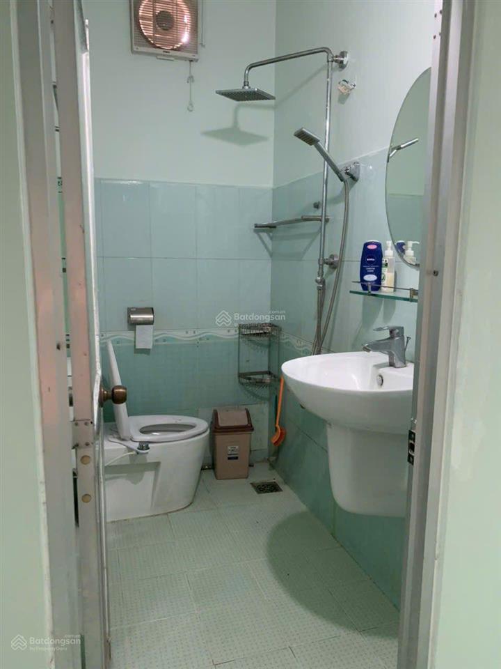 Cho thuê nhà đ/c 70/8 lê lư  4x15  3 tầng  st 4pn3wc giá tốt