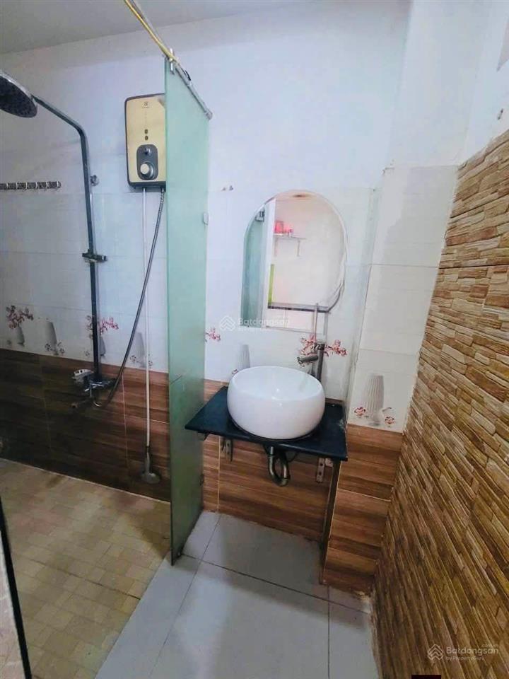 Cho thuê nhà đ/c 345/17 tân kỳ tân quý  4x15  4 tấm  5pn  4wc  giá rẻ