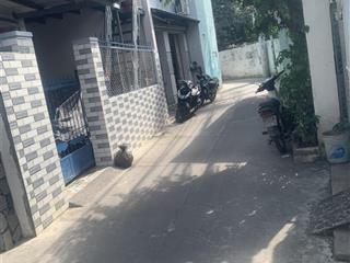 Cho thuê nhà nguyên căn bên hộ, phường ngọc hiệp. dt 70m2, 1 trệt 1 gác lửng, 2pn, 3tr/th