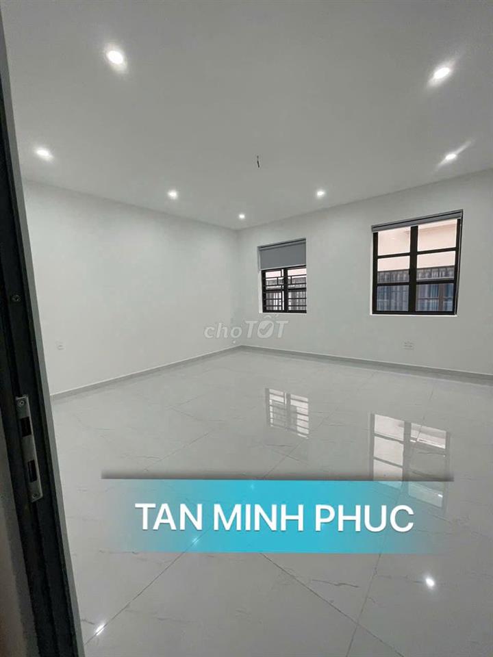 Khai xuân đầu năm! Nguyên lầu gồm 2 phòng (Phòng trước và Phòng sau)