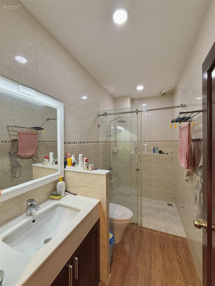 Bán nhà xây tâm huyết, 5x20m (100m2), 1 trệt 2 lầu + sth, 4pn 6wc có thang máy sổ hoàn công phú lợi