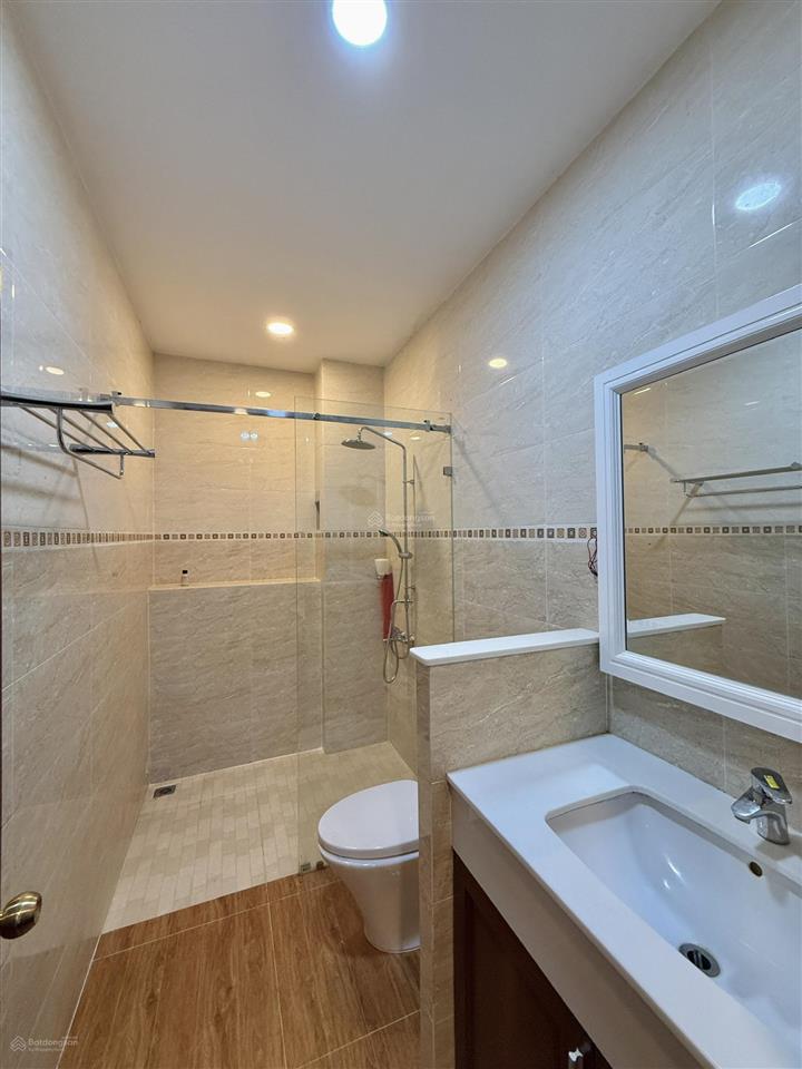 Bán nhà xây tâm huyết, 5x20m (100m2), 1 trệt 2 lầu + sth, 4pn 6wc có thang máy sổ hoàn công phú lợi