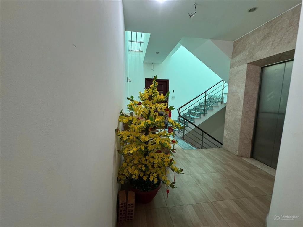 Cho thuê nhà 100m2, có tầng hầm và thang máy, khu trung tâm q8, mặt tiền dương quang đông
