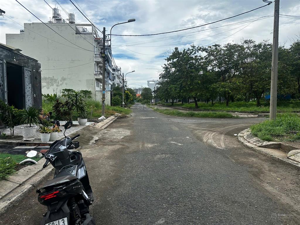 Bán nền đất 120m2, thuộc dự án sài gòn chợ lớn, nội bộ lê bôi, xây dựng 1 trệt + lửng + 2 lầu + sth