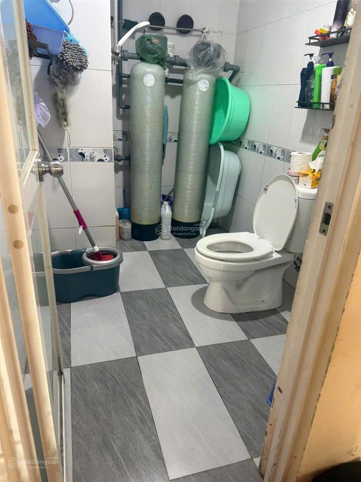 Bán căn hộ 71m2, 2 phòng ngủ, 1 phòng vệ sinh, có tháng máy, sổ hồng riêng sẵn, phú lợi, bình đông