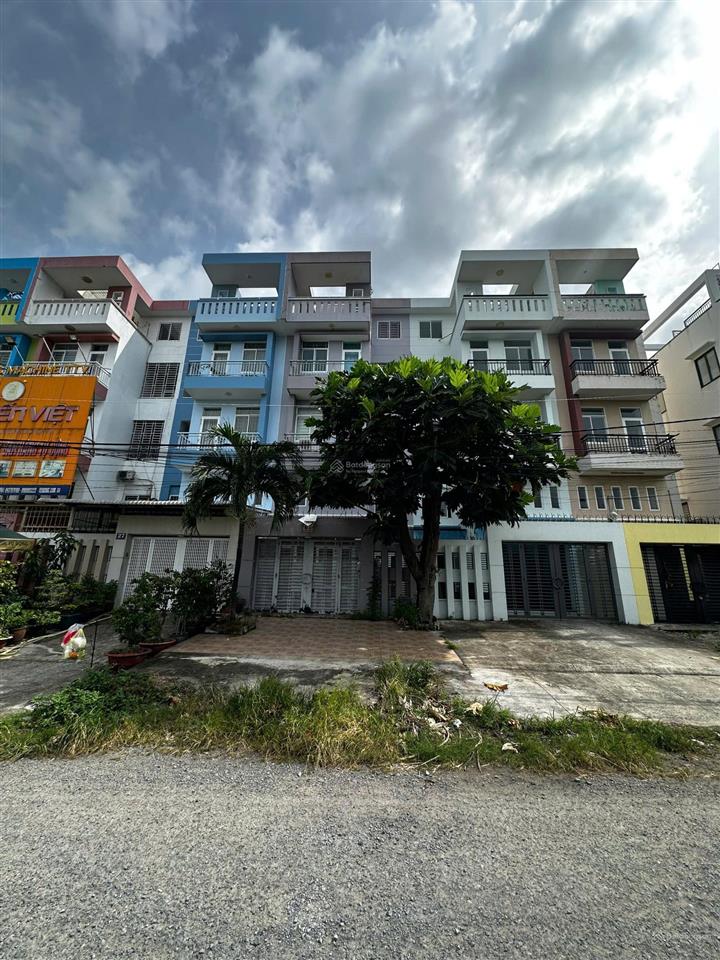 Bán nhà mặt tiền 20m khu dân cư lê bôi,6x18( 108m2 ),sổ sẵn, 1 trệt 1 lừng +2 lầu+ sân thượng, p7q8