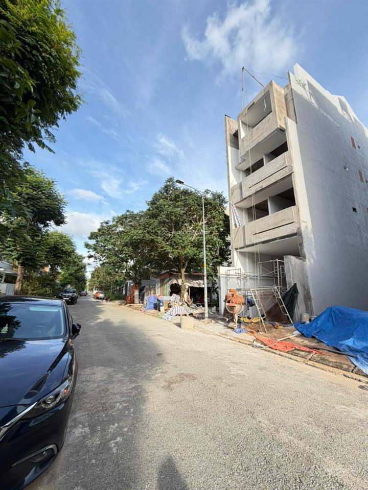 Bán lô góc 121m2,sổ hồng riêng,xây dựng 1 hầm +1 trệt +3 lầu +sth,có hỗ trợ vay bank,kdc khang điền