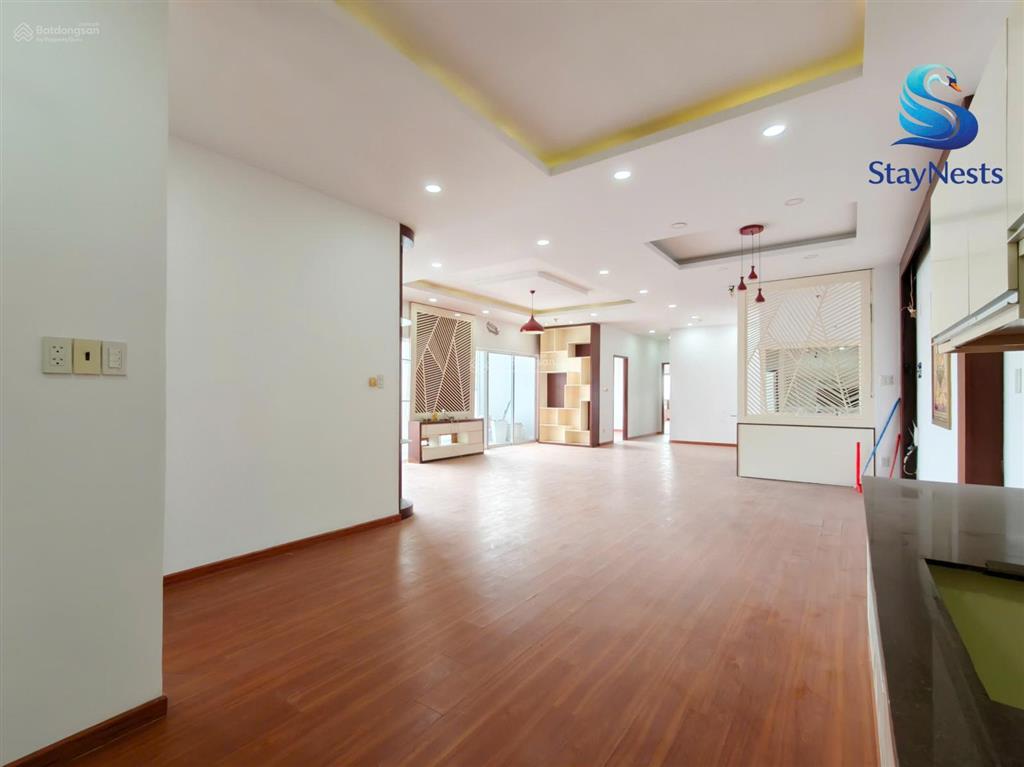 Bán penthouse central plaza 91 phạm văn hai 190m2 3pn 3wc 70tr/m2