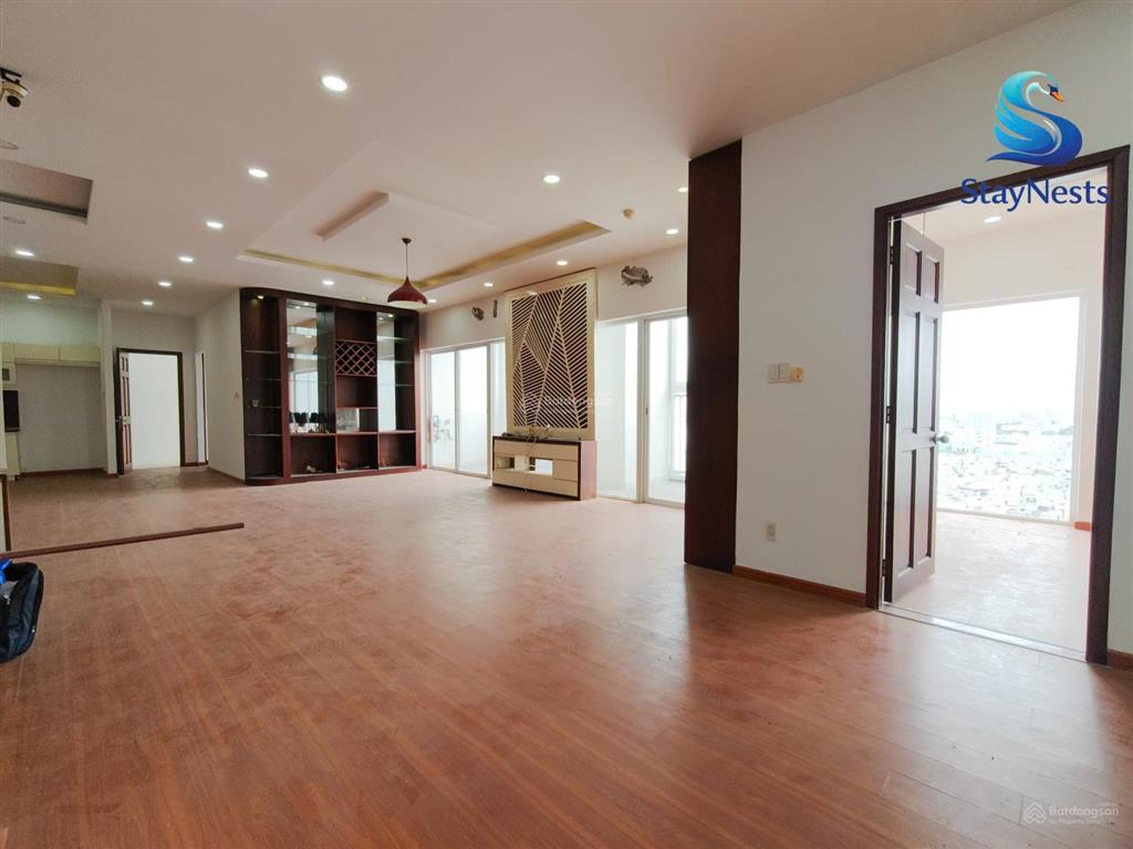Bán penthouse central plaza 91 phạm văn hai 190m2 3pn 3wc 70tr/m2