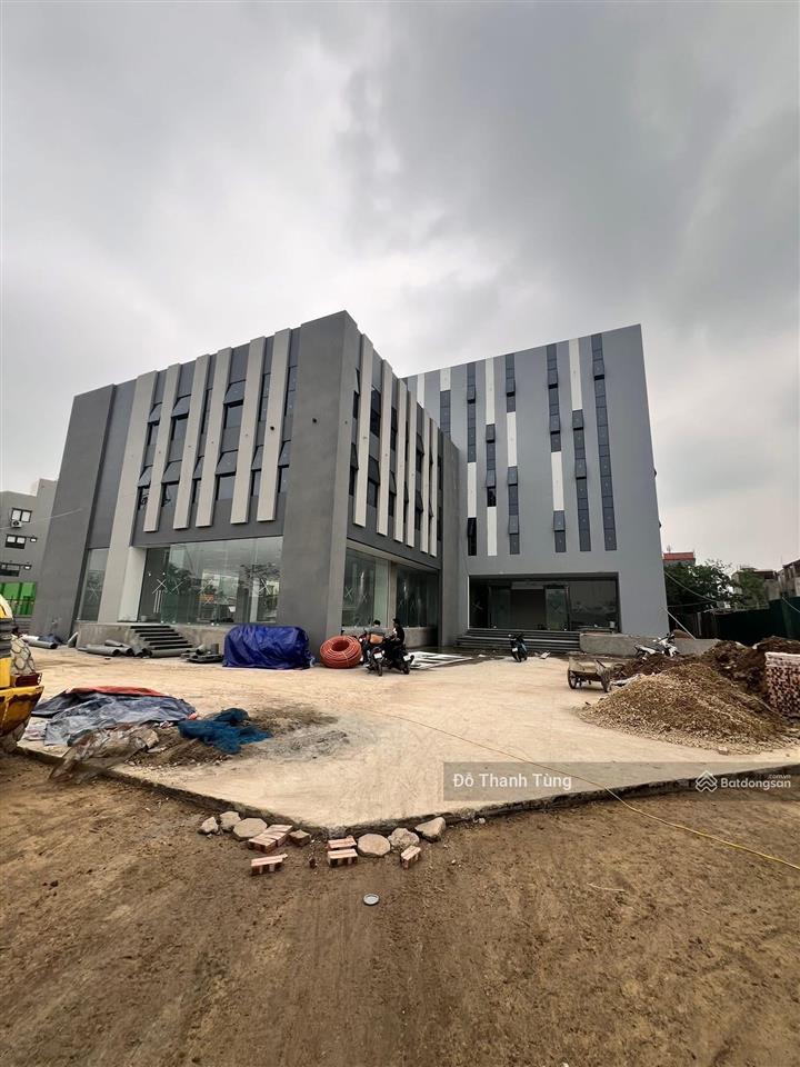 Chuyển nhượng tòa văn phòng vị trí kim cương quận long biên, tòa nhà mới 100%. giá chào 450 tỷ