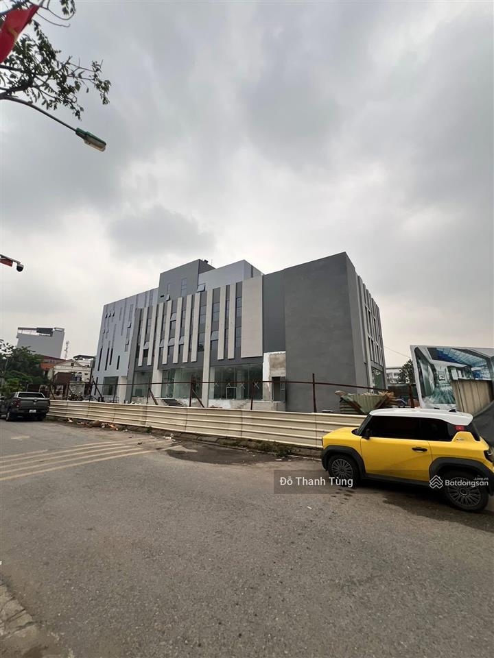 Chuyển nhượng tòa văn phòng vị trí kim cương quận long biên, tòa nhà mới 100%. giá chào 450 tỷ