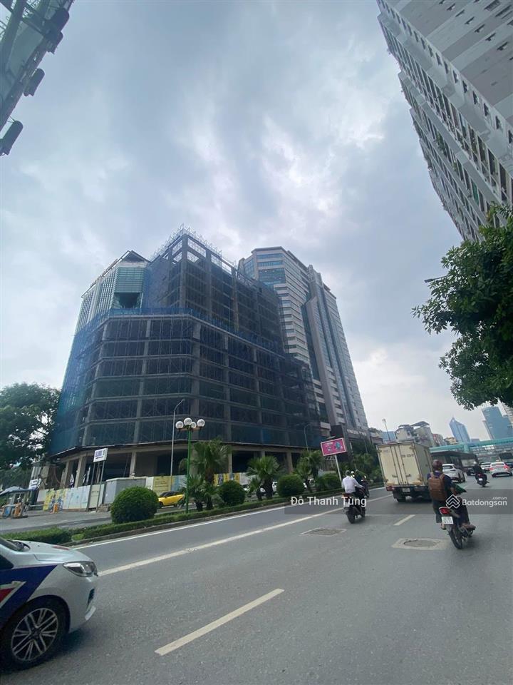 Chuyển nhượng văn phòng hạng a, vị trí siêu đẹp. giá trị nhận diện thương hiệu rất lớn. giá 800 tỷ