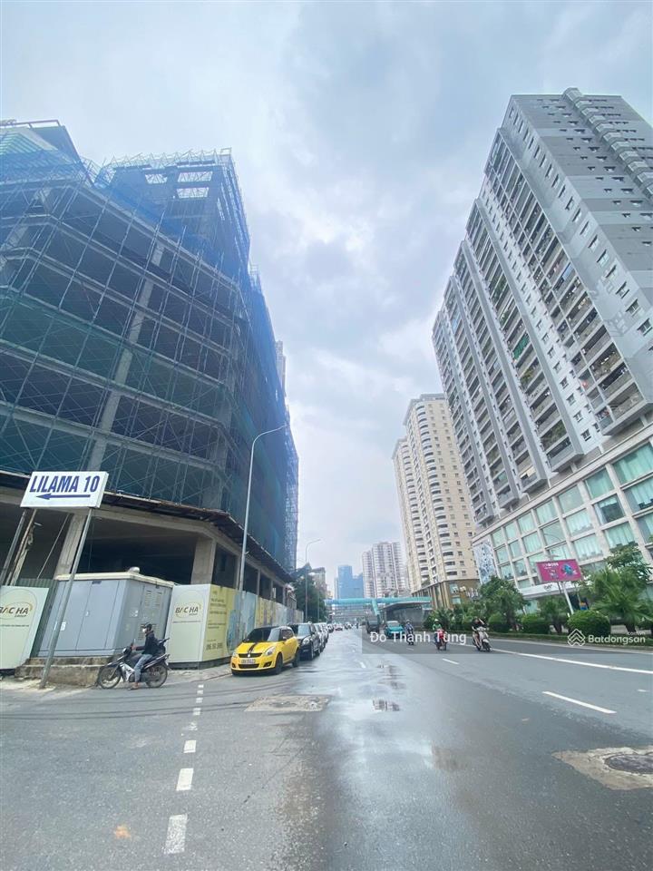 Chuyển nhượng văn phòng hạng a, vị trí siêu đẹp. giá trị nhận diện thương hiệu rất lớn. giá 800 tỷ