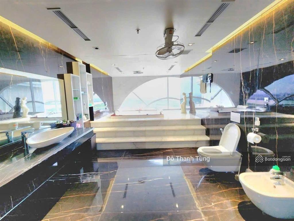 Cần bán căn hộ penhouse đẳng cấp 5*, diện tích khủng. view toàn thành phố, nơi tinh hoa hội tụ.