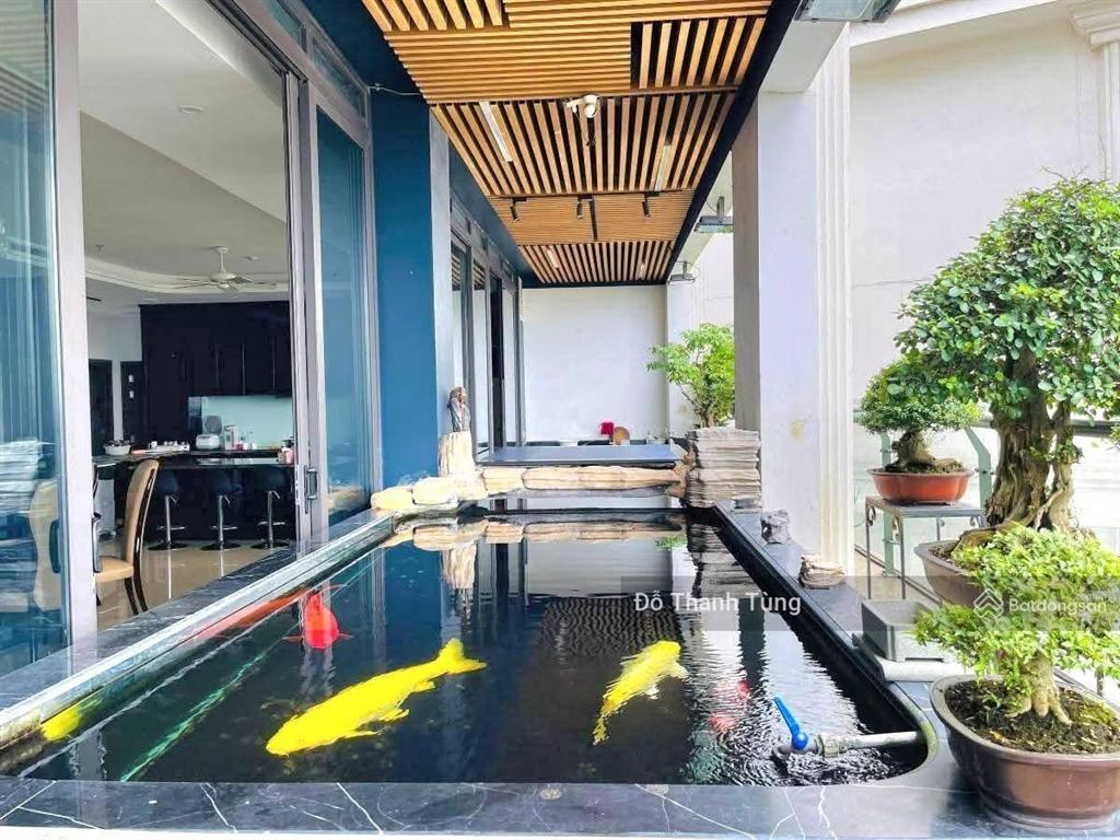 Cần bán căn hộ penhouse đẳng cấp 5*, diện tích khủng. view toàn thành phố, nơi tinh hoa hội tụ.
