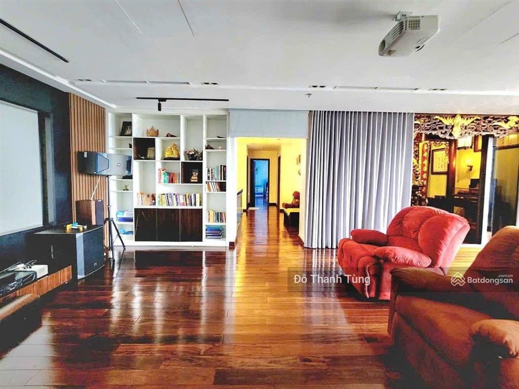 Cần bán căn hộ penhouse đẳng cấp 5*, diện tích khủng. view toàn thành phố, nơi tinh hoa hội tụ.