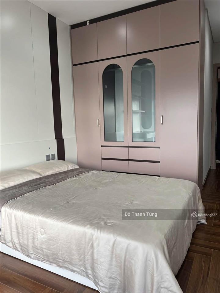 Cần bán nhanh căn chung cư tầng đẹp, view đẳng cấp. nhà rộng, thoáng sáng tự nhiên, full nội thất