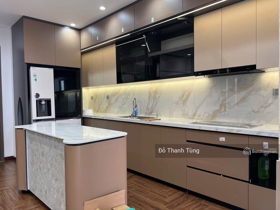 Cần bán nhanh căn chung cư tầng đẹp, view đẳng cấp. nhà rộng, thoáng sáng tự nhiên, full nội thất