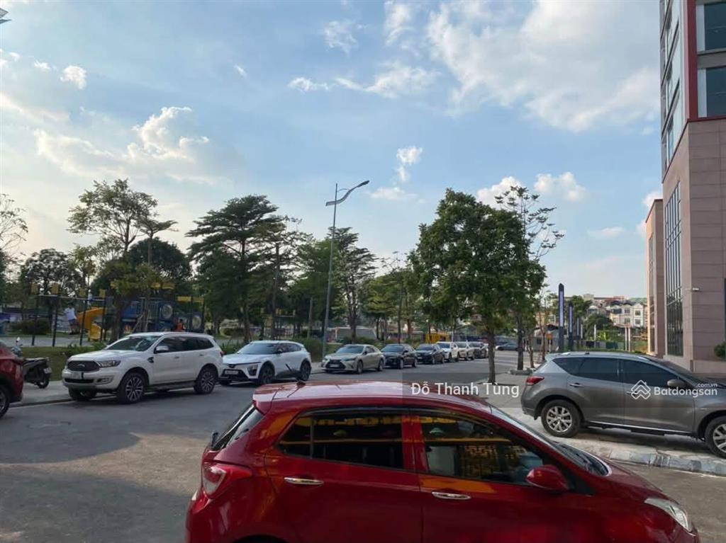 Cần bán nhanh căn chung cư tầng đẹp, view đẳng cấp. nhà rộng, thoáng sáng tự nhiên, full nội thất