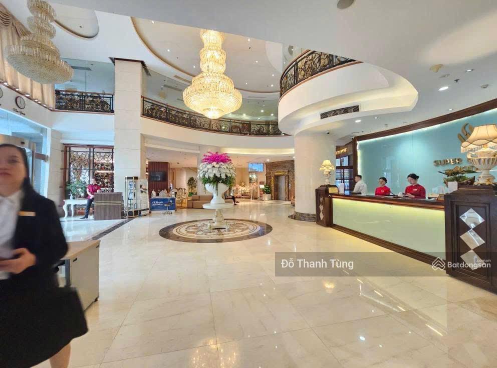Chuyển nhượng khách sạn 4*, đội cấn, ba đình. vị trí đẹp, mặt tiền đẳng cấp. giá chào 1000 tỷ có tl