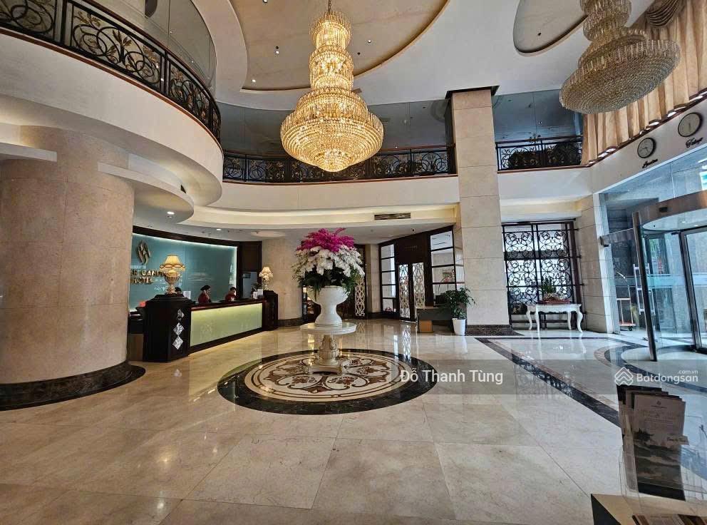Chuyển nhượng khách sạn 4*, đội cấn, ba đình. vị trí đẹp, mặt tiền đẳng cấp. giá chào 1000 tỷ có tl