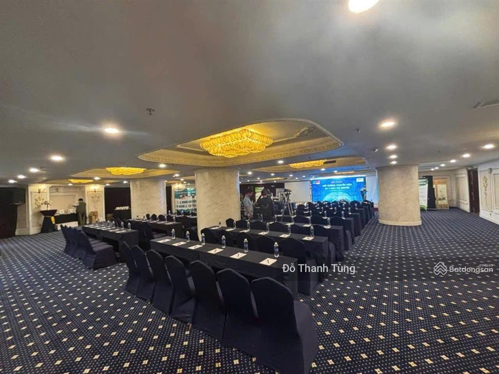 Chuyển nhượng khách sạn 4*, đội cấn, ba đình. vị trí đẹp, mặt tiền đẳng cấp. giá chào 1000 tỷ có tl