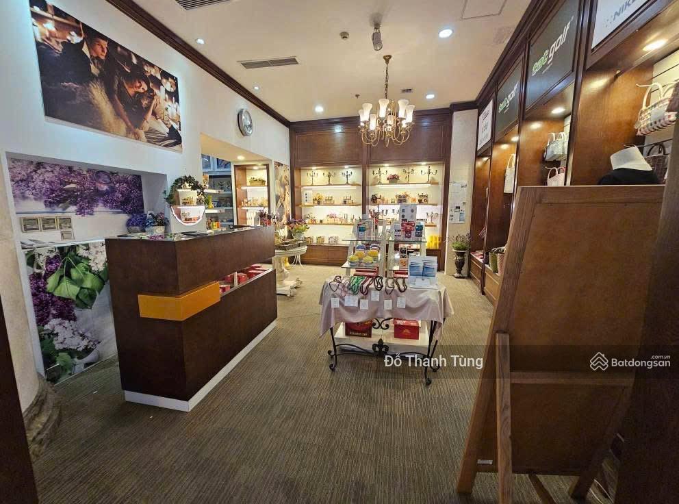 Chuyển nhượng khách sạn 4*, đội cấn, ba đình. vị trí đẹp, mặt tiền đẳng cấp. giá chào 1000 tỷ có tl