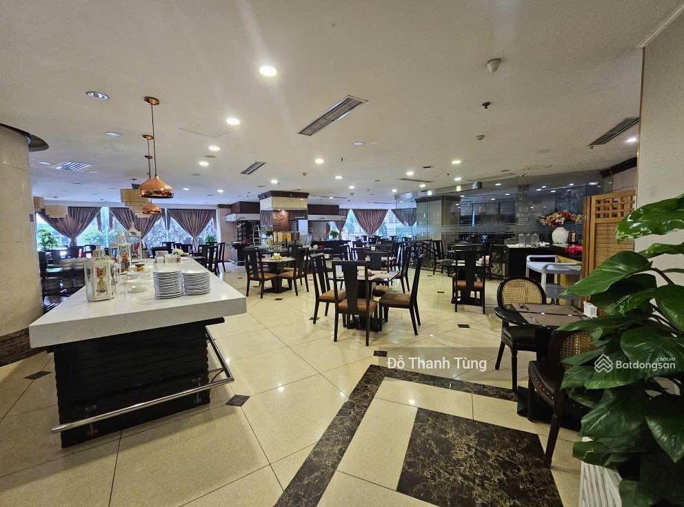 Chuyển nhượng khách sạn 4*, đội cấn, ba đình. vị trí đẹp, mặt tiền đẳng cấp. giá chào 1000 tỷ có tl